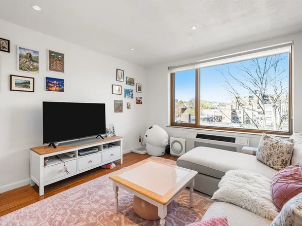 216 Saint Paul St APT 502, Brookline, MA 02446