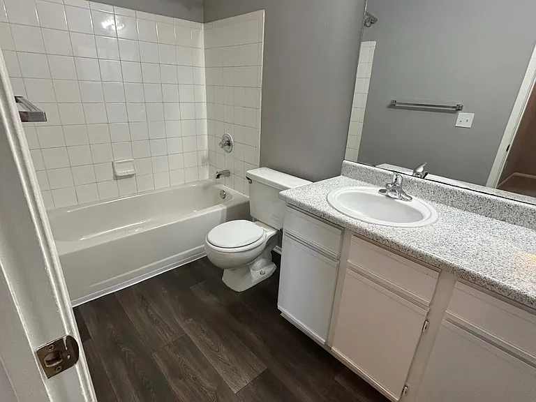 Idlewood Apartments — Photo 28