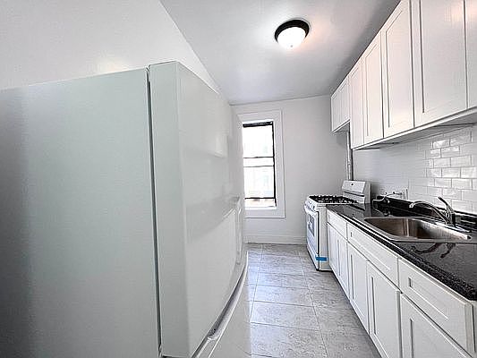 2nd image of 2530 Ocean Ave #B3