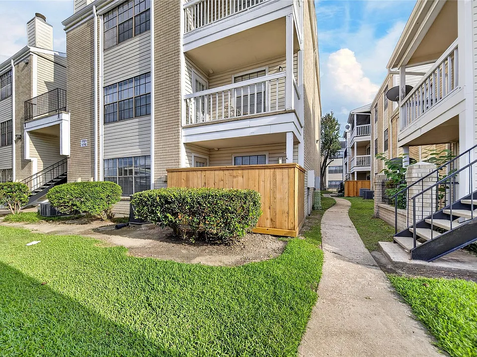 2750 Holly Hall St #1706