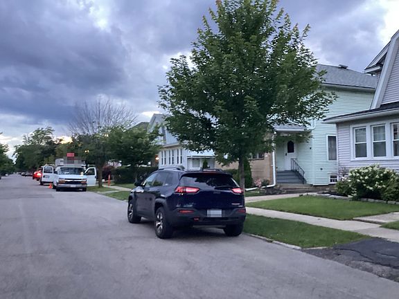 4th image of 249 E Hazeltine Ave
