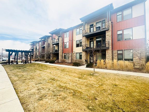 3rd image of 2715 Iowa Dr #206