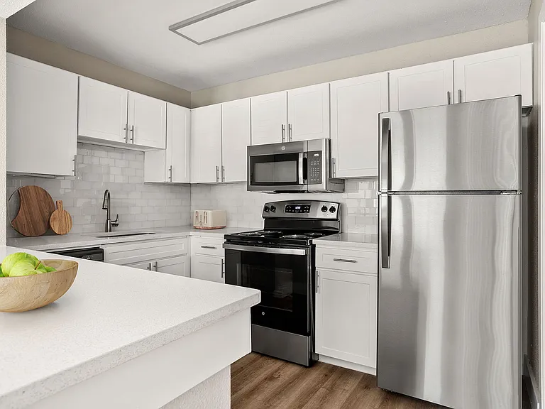C235370 EnclaveAtBearCreek_VS Stills_1B1B Kitchen