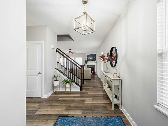2nd image of 10453 Hazelnut Dr