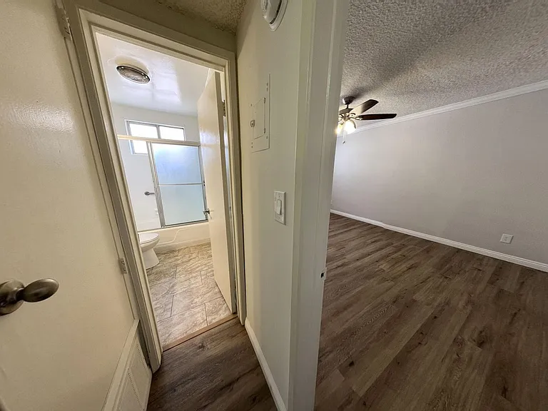 HYW - Hayworth Apts. — Photo 20