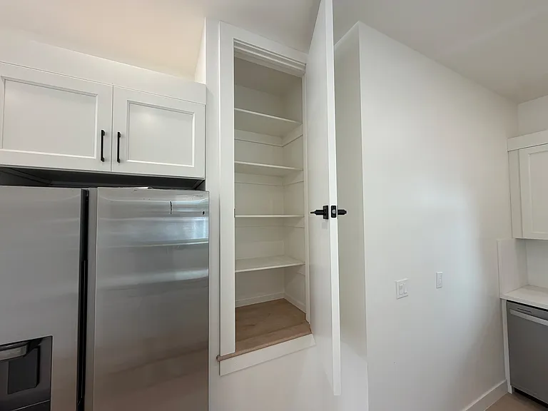 1826 Parker St — Photo 6