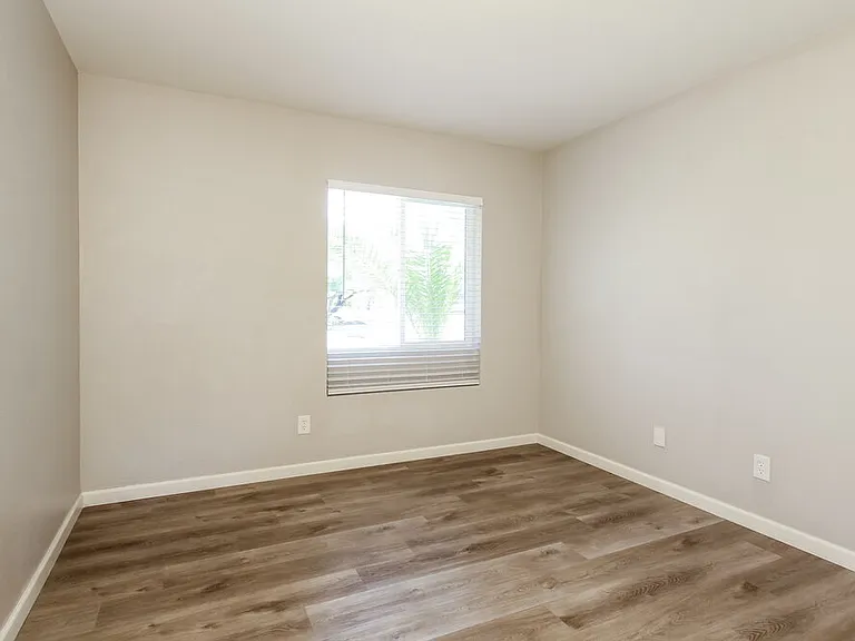 15028 N 40th Pl — Photo 12