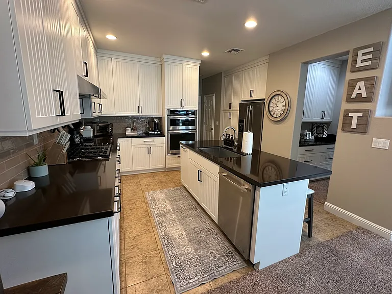 1075 Gamay Dr — Photo 10