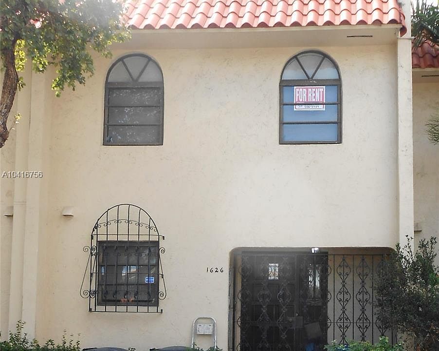 1st image of 1626 NE 105th St