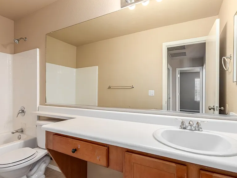 1621 E Ash Ave — Photo 18