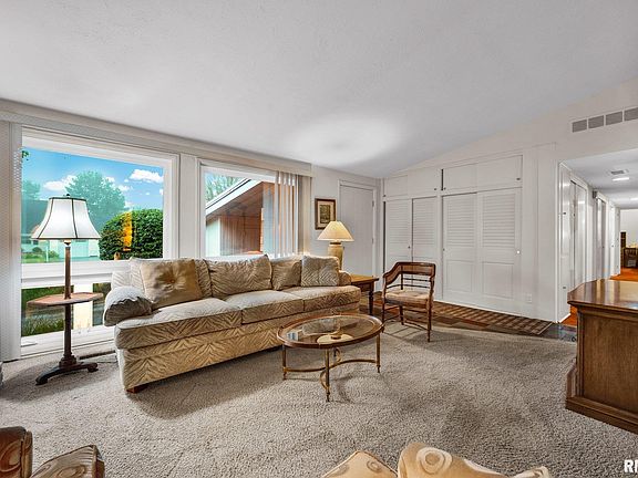 5th image of 4145 N Hawthorne Pl