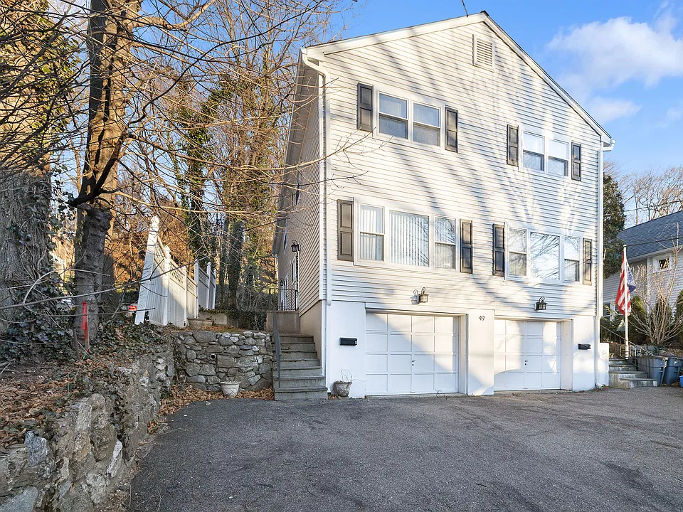 49 Pemberwick Rd #B