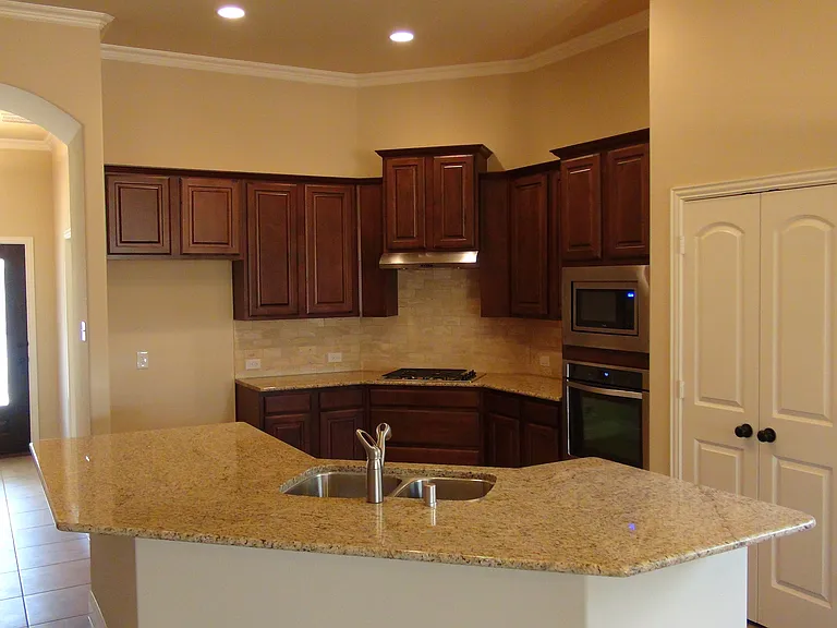 2701 Westpoint Dr — Photo 3
