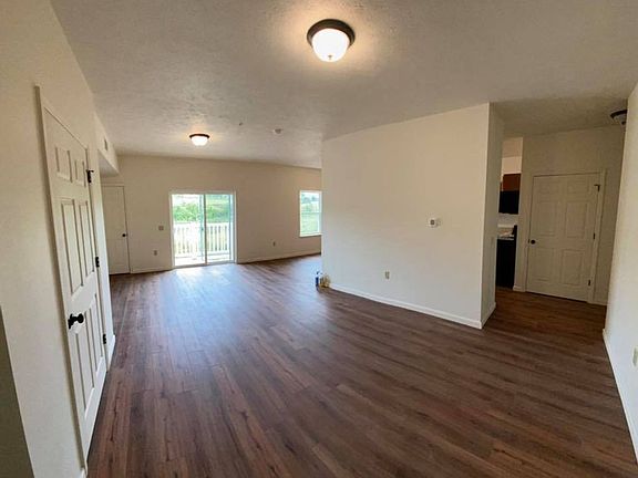 5th image of 215 Kenlee Dr APT 212