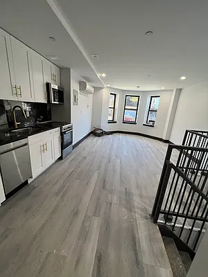 Rented by Delmark Realty LLC | media 44