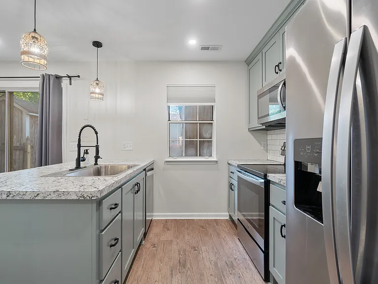 945 Captains Ct — Photo 12