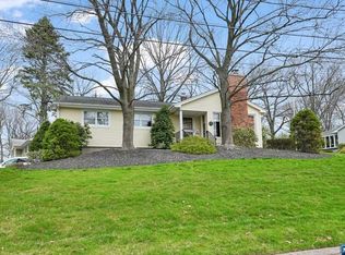 2 Mader Pl, Park Ridge, NJ 07656