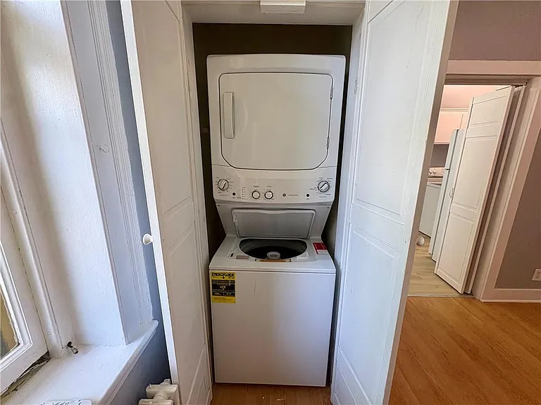 438 Wolcott Ave #4 — Photo 11