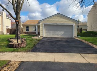 479 Hampton Ln, Roselle, IL 60172