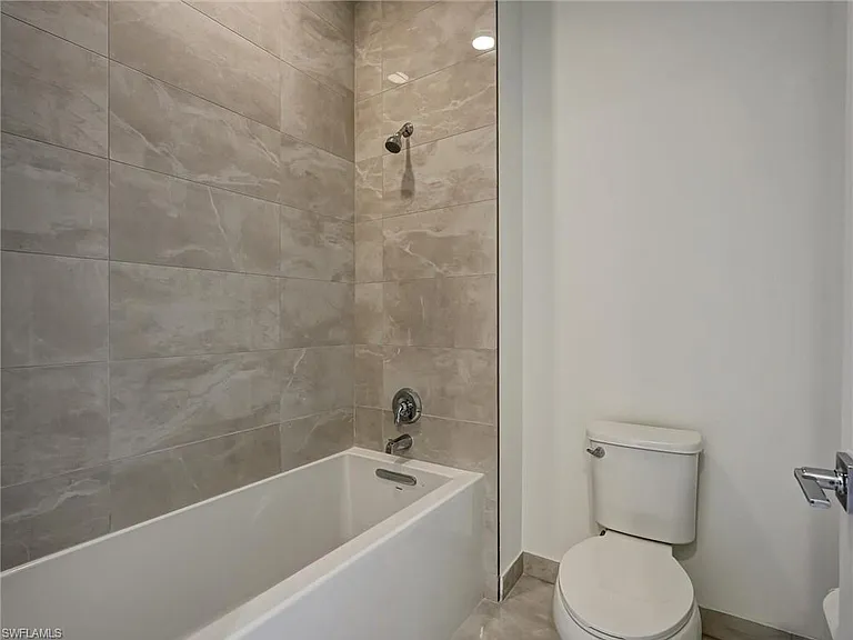 5126 Penella Ave — Photo 37