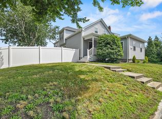 262 Huttleston Ave, Fairhaven, MA 02719