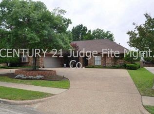 2901 Apple Valley Dr, Garland, TX 75043