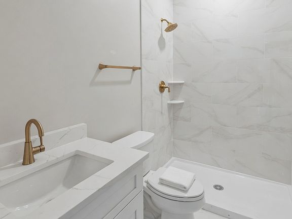 4th image of 2552 S Central Park Ave #2