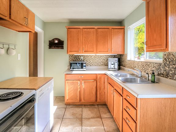 4th image of 2660 E Gregson Ave