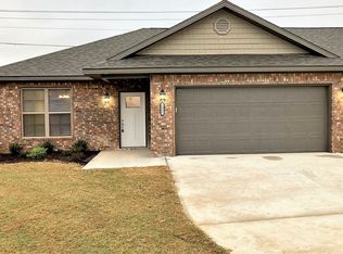 1911 Booker Cir, Pea Ridge, AR 72751
