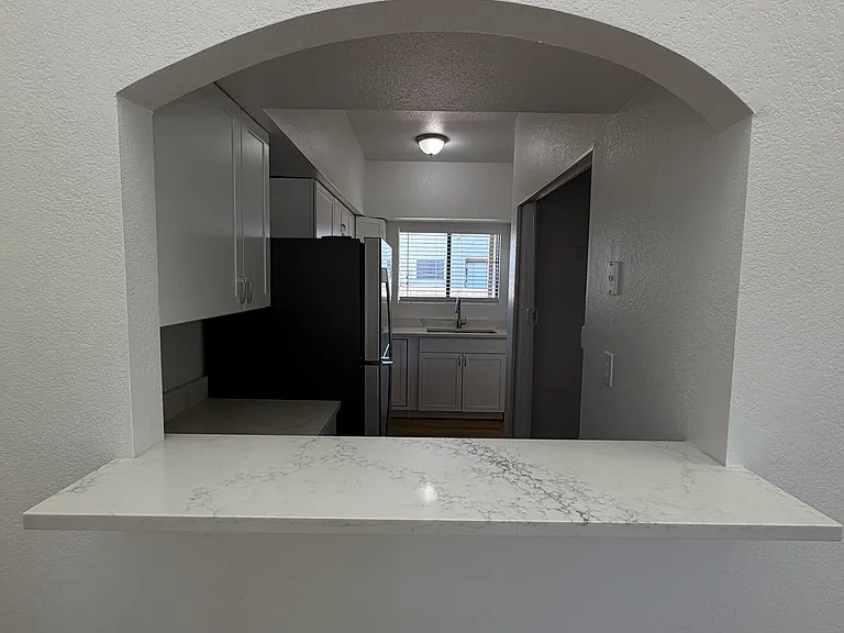 115 E King Rd — Photo 4