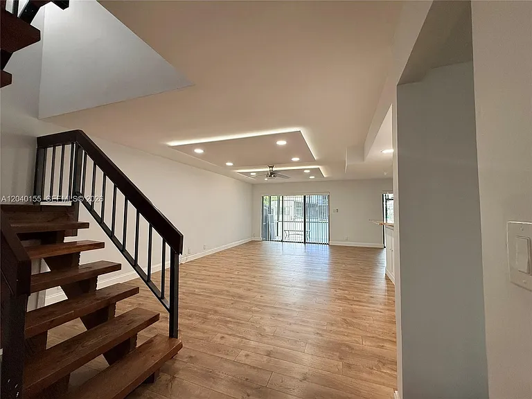 9717 N New River Canal Road 406 #406 — Photo 5