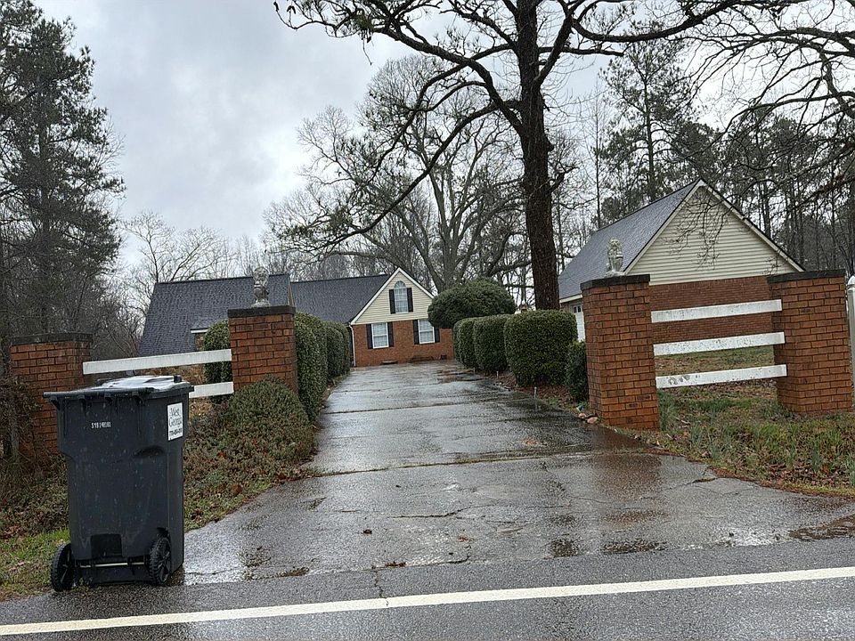 1st image of 204 Heath Rd