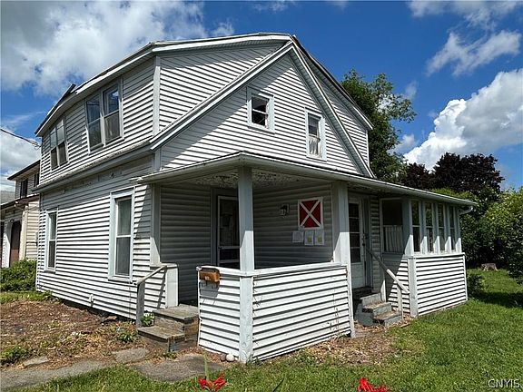 3rd image of 186 Madison St