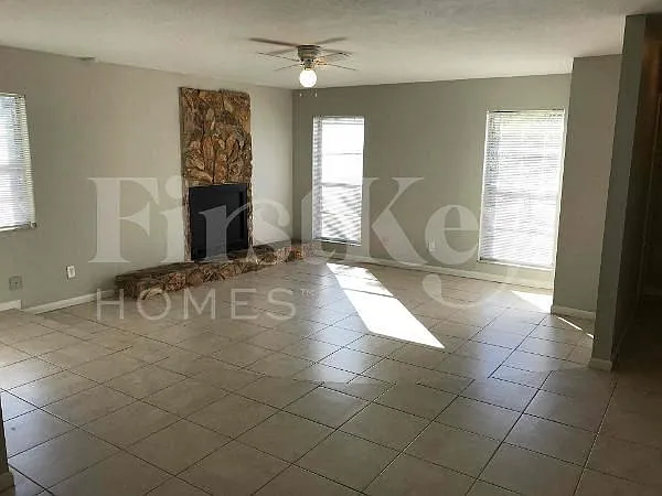 2224 E Hanna Ave — Photo 4