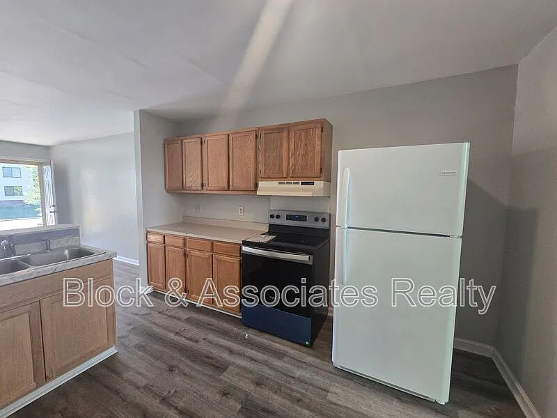 2 bed, 1.0 bath, $1,175 — Photo 2