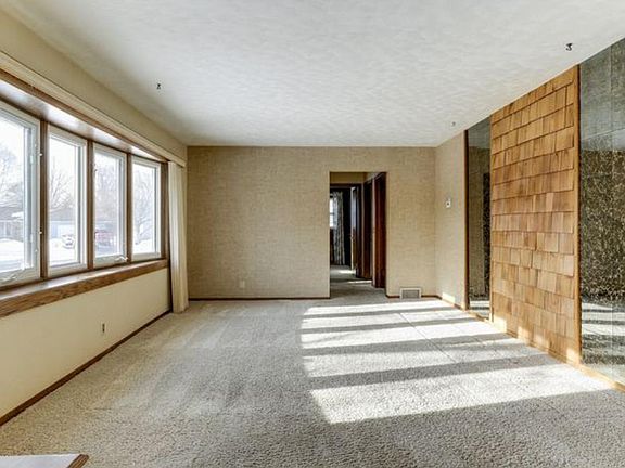 5th image of 6931 Ewing Ave N