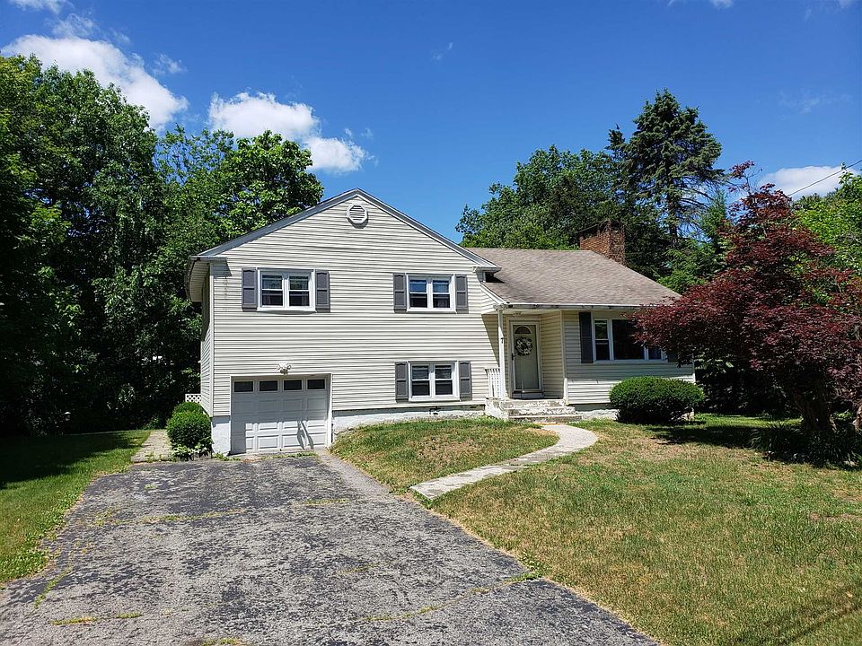 1st image of 7 Danvers Ln