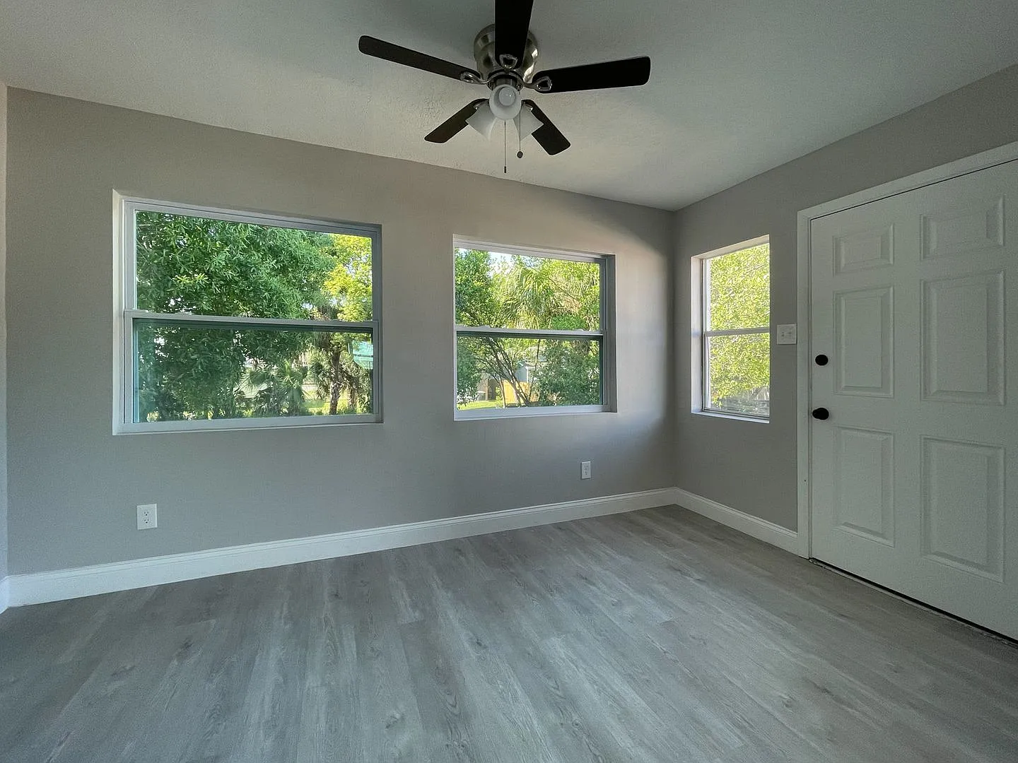 2704 E Columbus Dr. — Photo 2