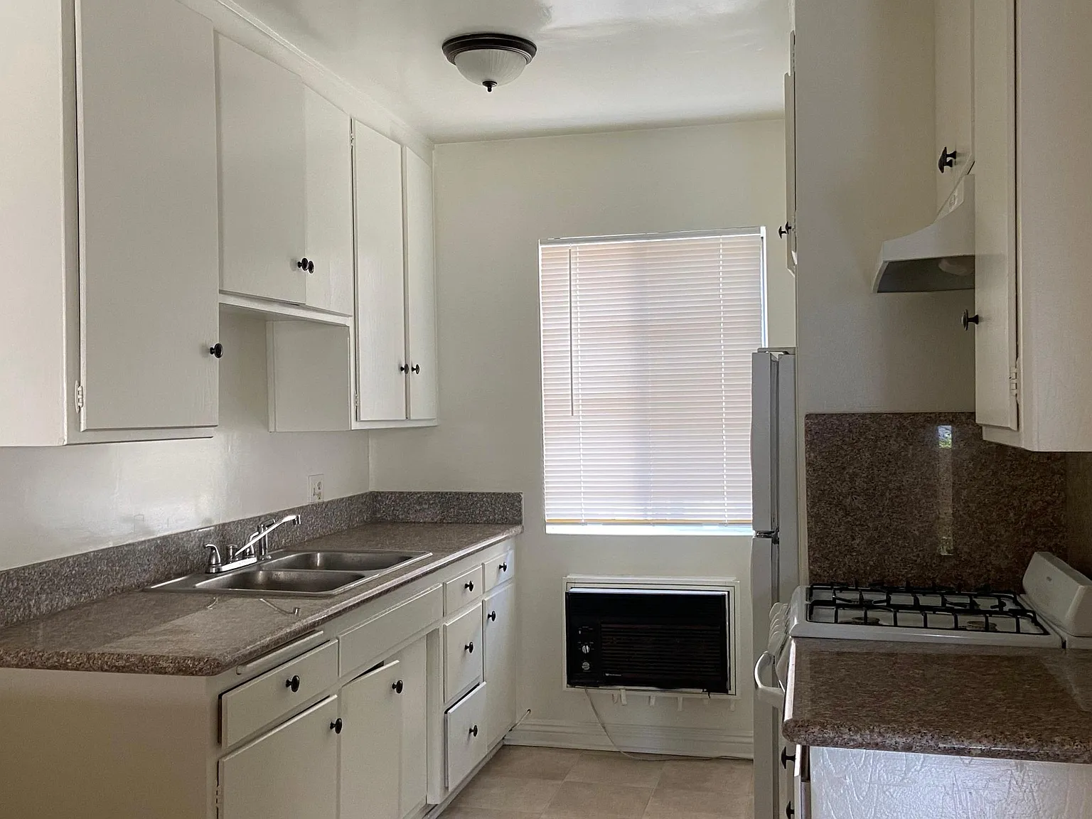 Studio, 500 sqft, $1,895 — Photo 3