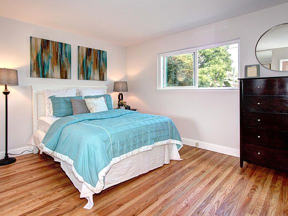 5th image of 1651 Hyacinth Ln