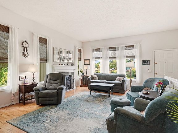 3rd image of 13823 E Crown Ave