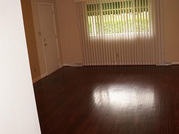 Living Room with Oak floor.