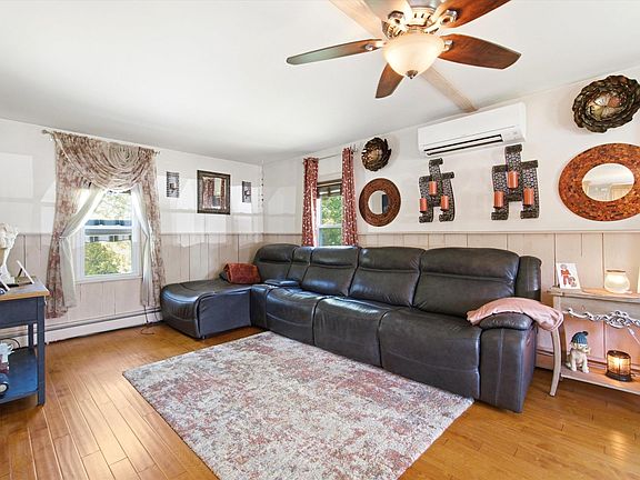 3rd image of 121 Charlestown Road