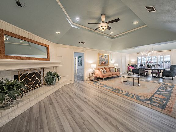 2nd image of 204 Suntide Dr