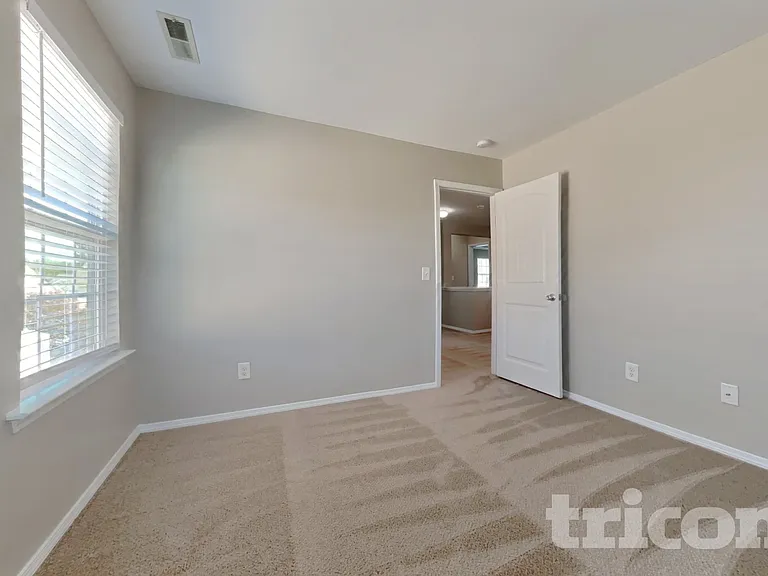514 Kerriann Ln — Photo 12