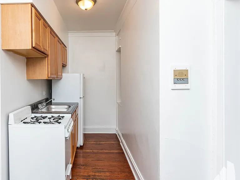 4640 N Paulina St — Photo 2
