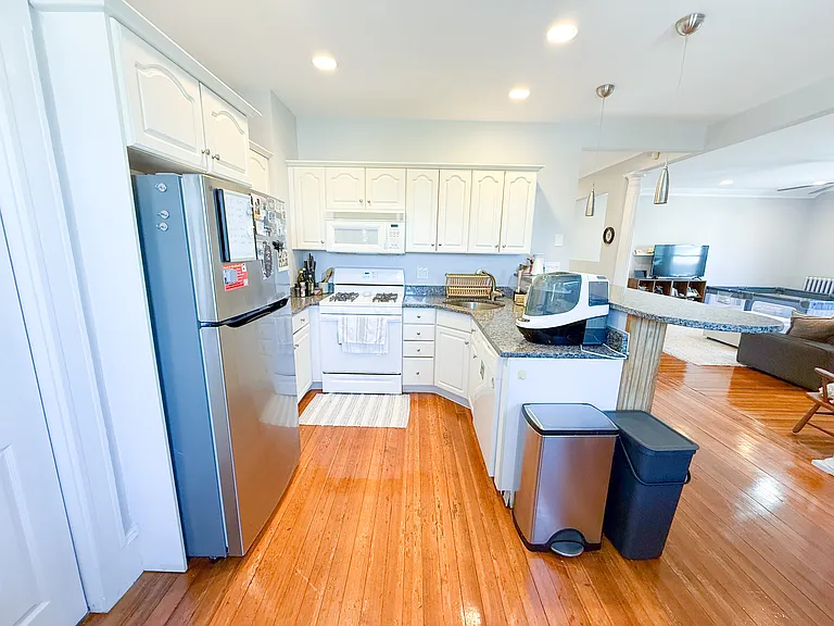 410 S Huntington Ave #3 — Photo 8