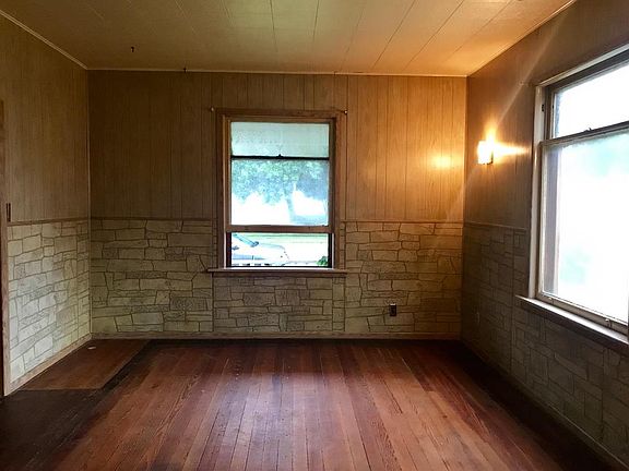 5th image of 603 W 9th St