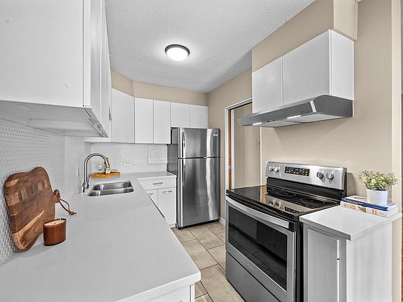 3rd image of 2928 Dean Pkwy APT 3E