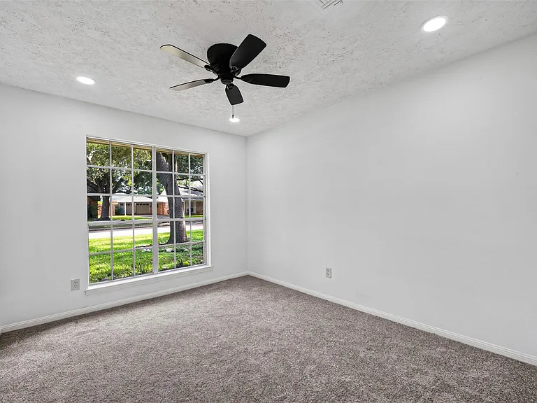 3910 Chile Dr — Photo 23